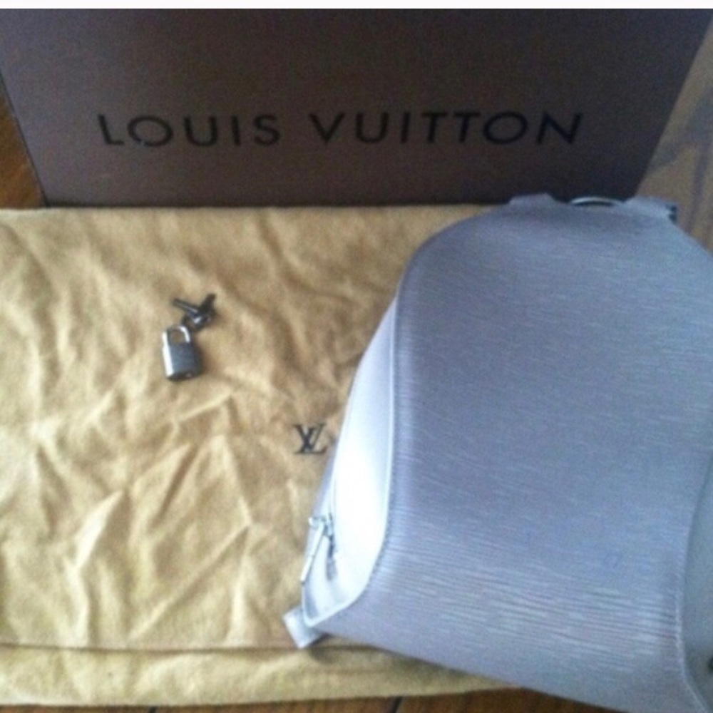 Authentic Louis Vuitton Backpack 🎒